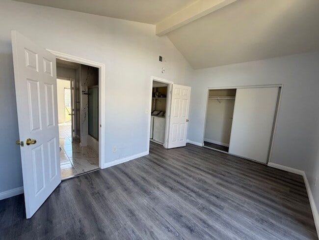 Building Photo - Remodeled Condo in Tustin