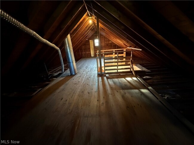 Building Photo - 2024 Delaware Dr SE