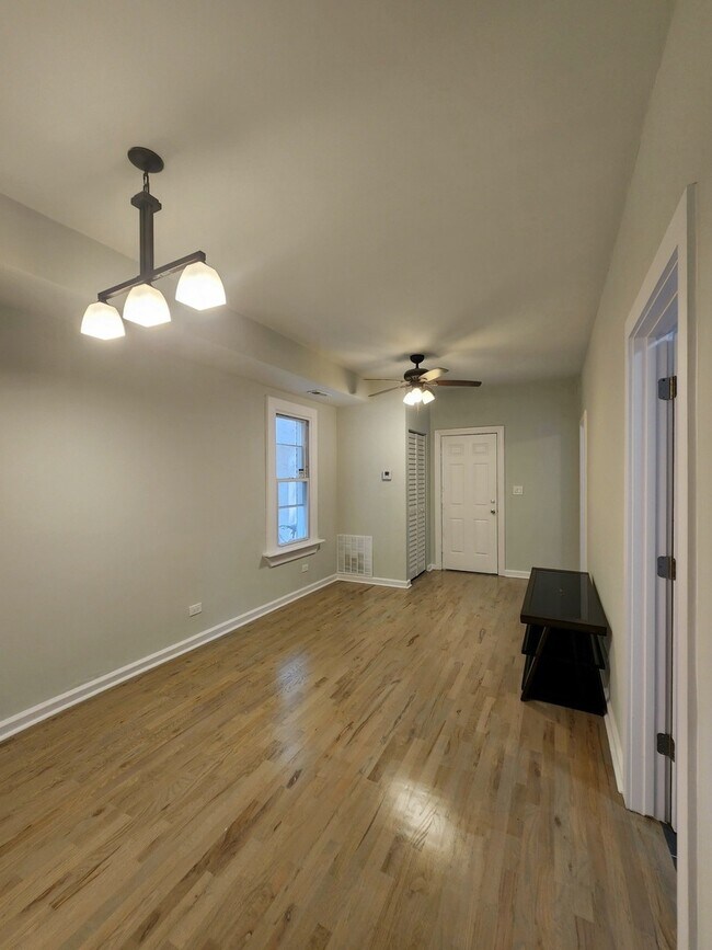 Building Photo - 1332 S Claremont Ave