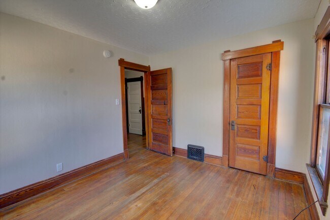 Building Photo - SL AAC907