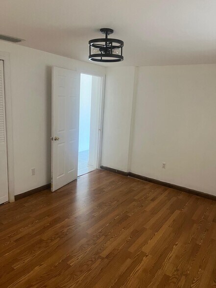 Building Photo - 3416 Bainbridge Dr