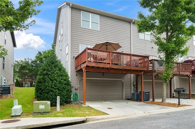 Building Photo - 5227 Whiteoak Ave