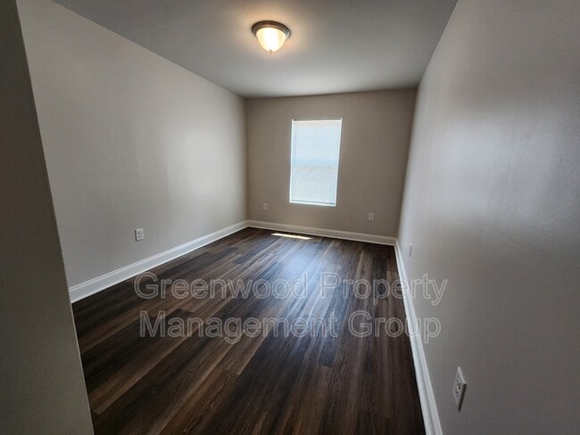 Building Photo - 414 Whiteoak St