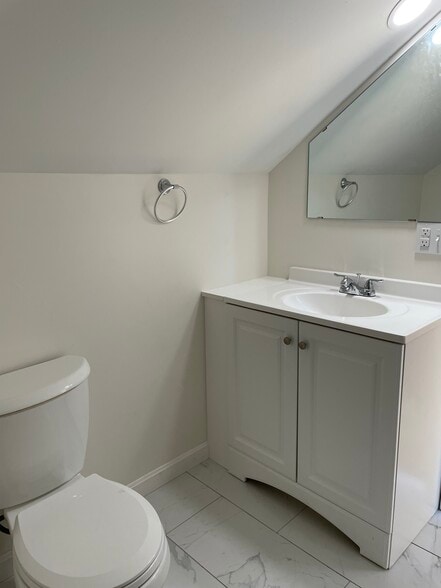 bathroom 2nd floor - 50 Lyng St