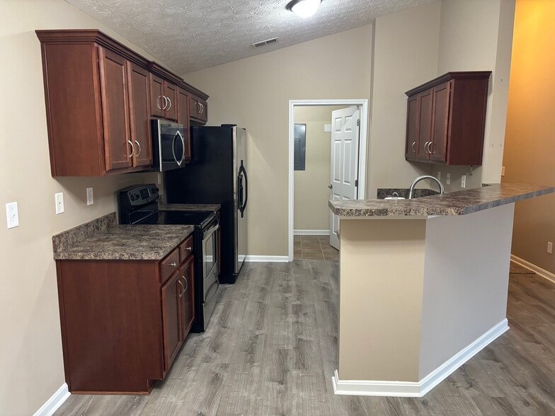 Building Photo - 9400 Clubview Dr