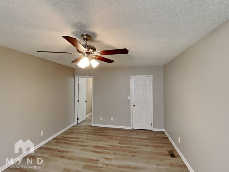 Building Photo - 5908 Riana Way