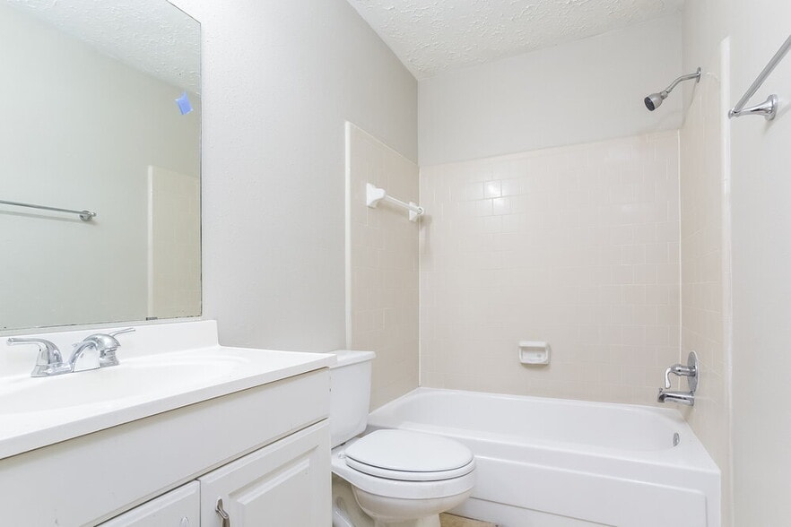 Building Photo - 7010 Foxmont Ln