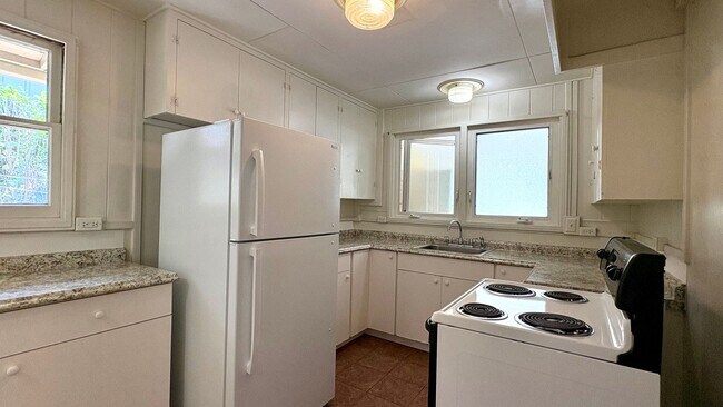 Building Photo - Available Now!! 3 BED/2.5BA + Large Carport, Yard!!