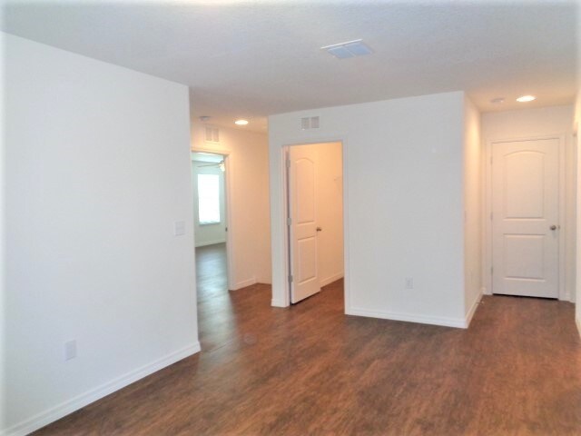 Building Photo - 11850 Thicket Wood Dr