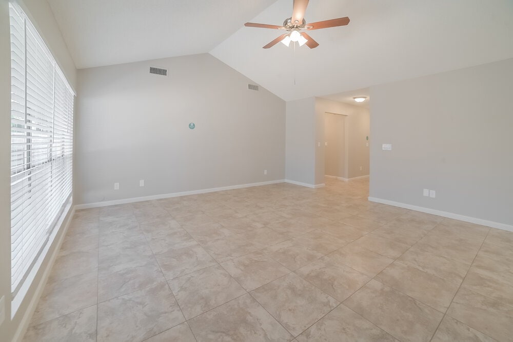 Building Photo - 10119 W Windsor Blvd