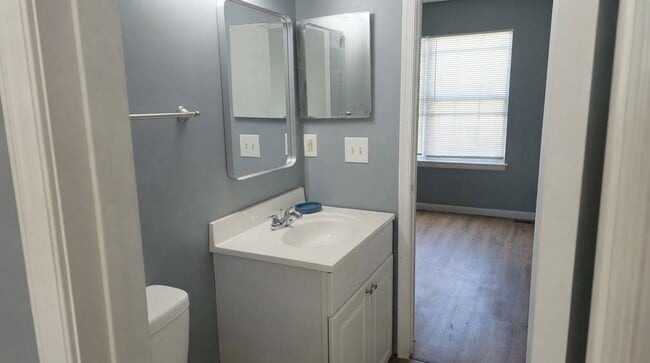 Building Photo - 25 Seneca Dr