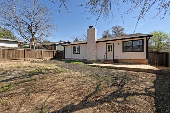 Building Photo - 5545 Pine Pl