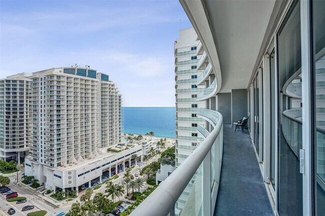 Building Photo - 3101 Bayshore Dr