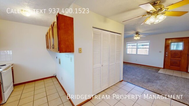 Building Photo - Updated 2 bedroom, 1 bath ranch style unit...