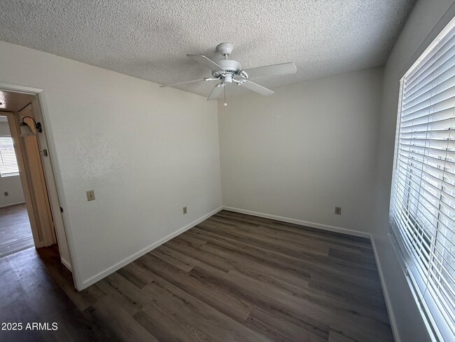 Building Photo - 3124 W Mohawk Ln