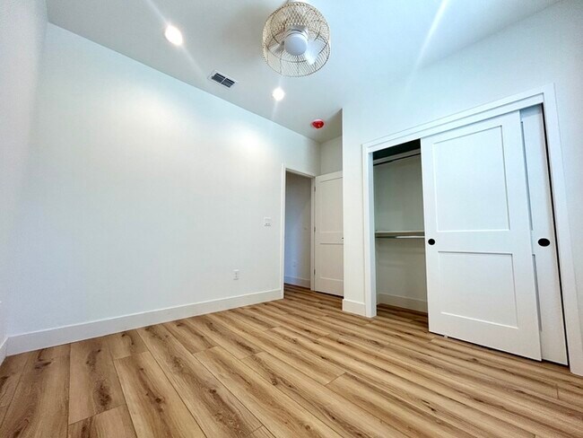 Building Photo - Beautiful 2bd/1ba 900 sq. ft. ADU in Roseville! Own private driveway! SOLAR!