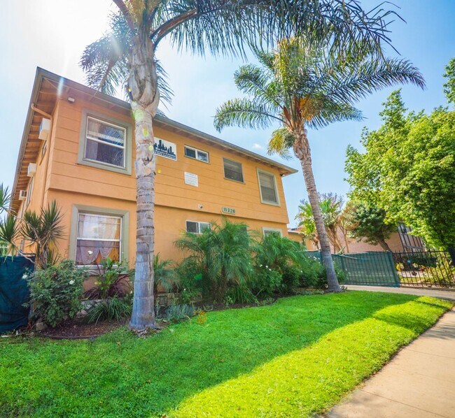 Interior Photo - 11320 Tiara St