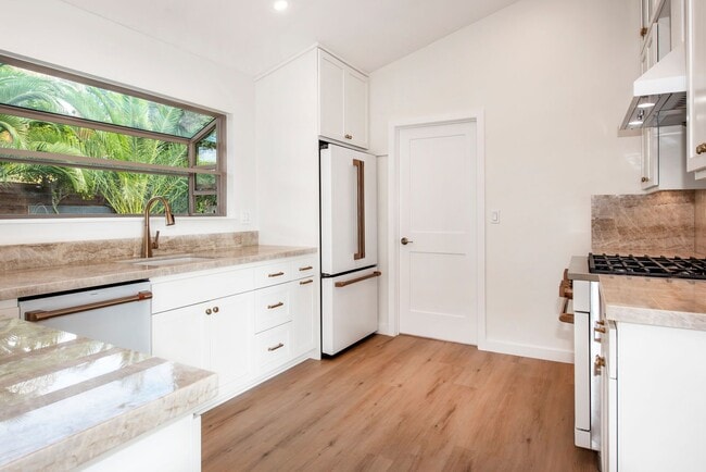Building Photo - Beautifully Remodeled Mesa home with Ocean...