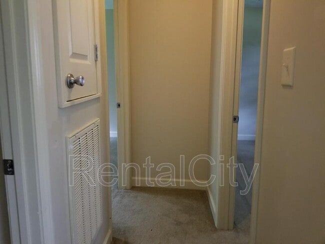 Building Photo - 948 Bear Creek Rd