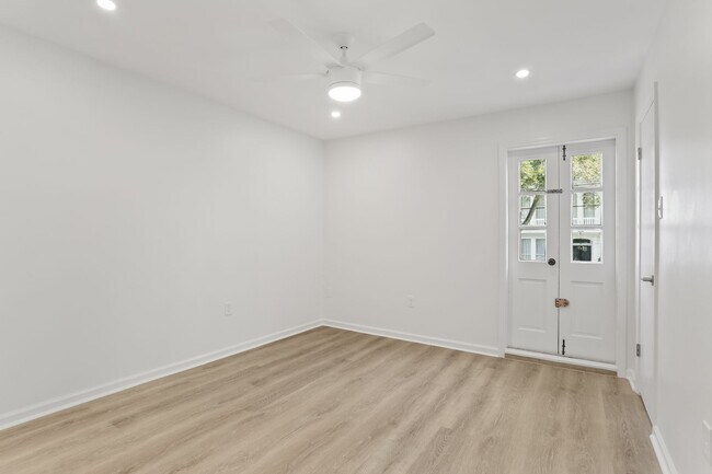 Building Photo - Brand New 2BD/1.5BA Only 1/2 Block Off St Charles Ave
