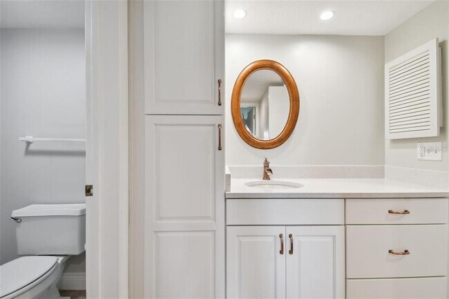 Building Photo - 29129 Bay Hollow Dr