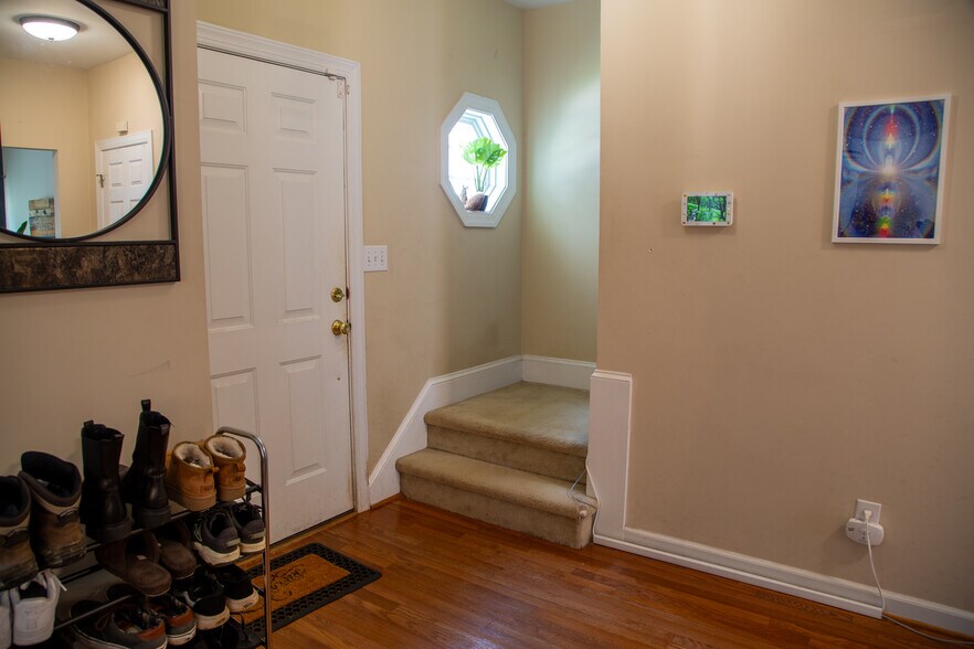 Building Photo - 2723 Sterling Park Dr