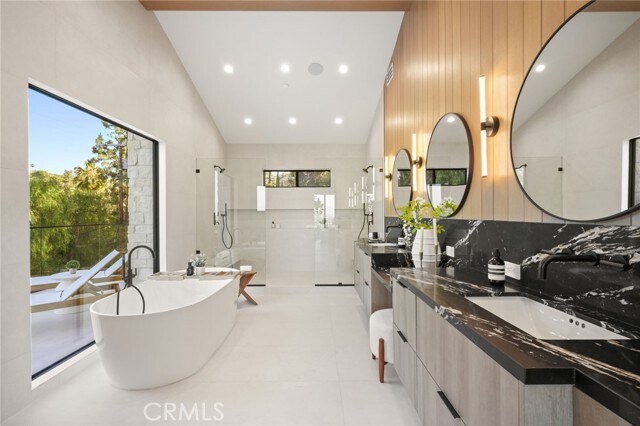 Building Photo - 4551 Alonzo Ave