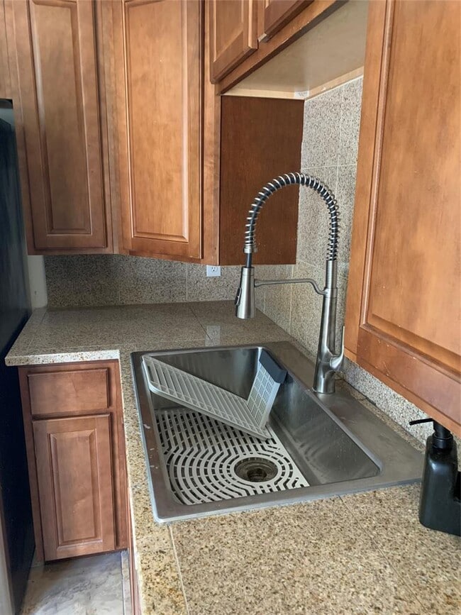 Building Photo - 8811 Dawnridge Cir