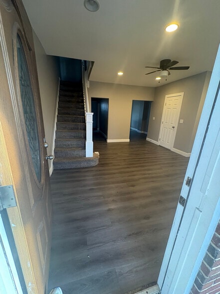 Building Photo - 3715 Oakmont Ave