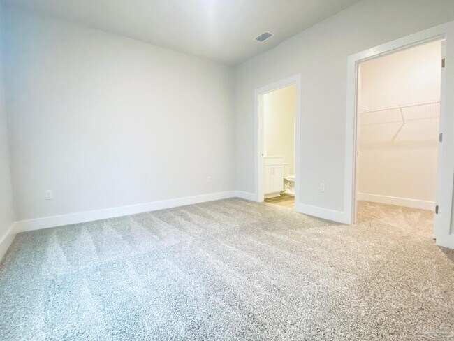 Building Photo - 9896 Starling Dr