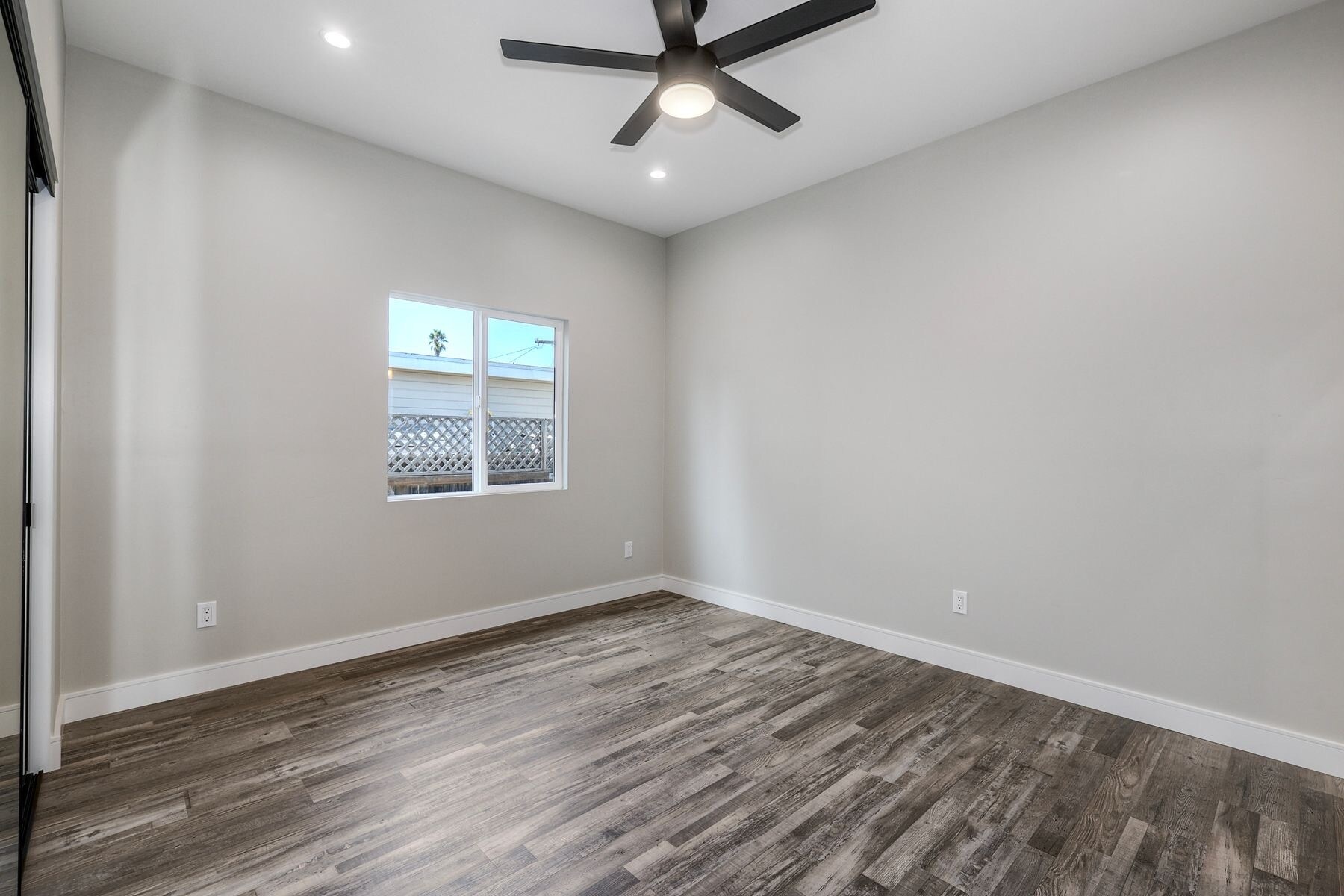 Building Photo - 532 Elm Ave