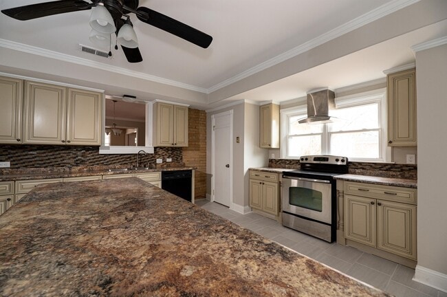 Building Photo - 519 Harolds Dr NW