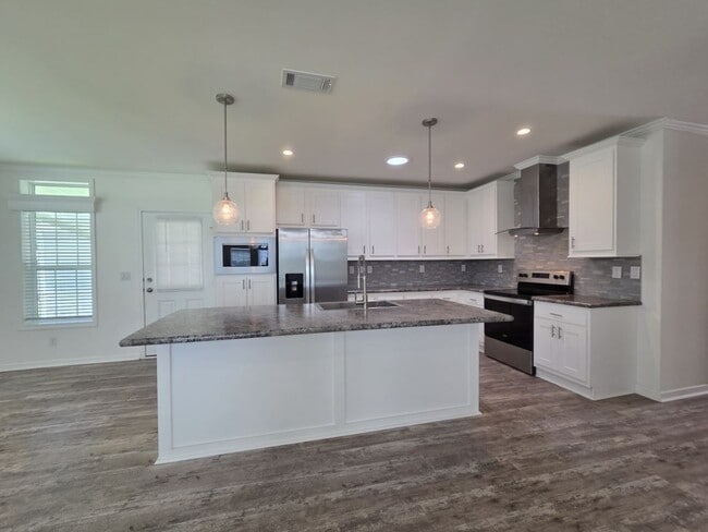 Building Photo - 2879 Canyon Dr