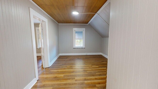 Building Photo - 2818 E 119th St