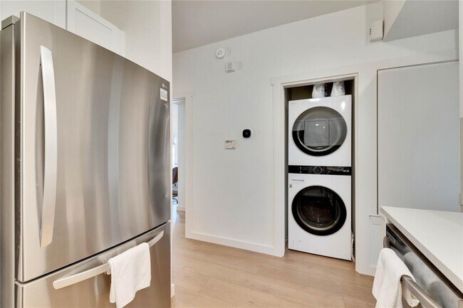 Building Photo - 2216 San Gabriel St