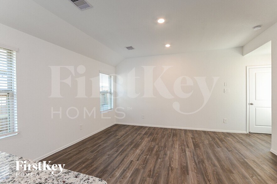 Building Photo - 18446 Summit Ranch Dr