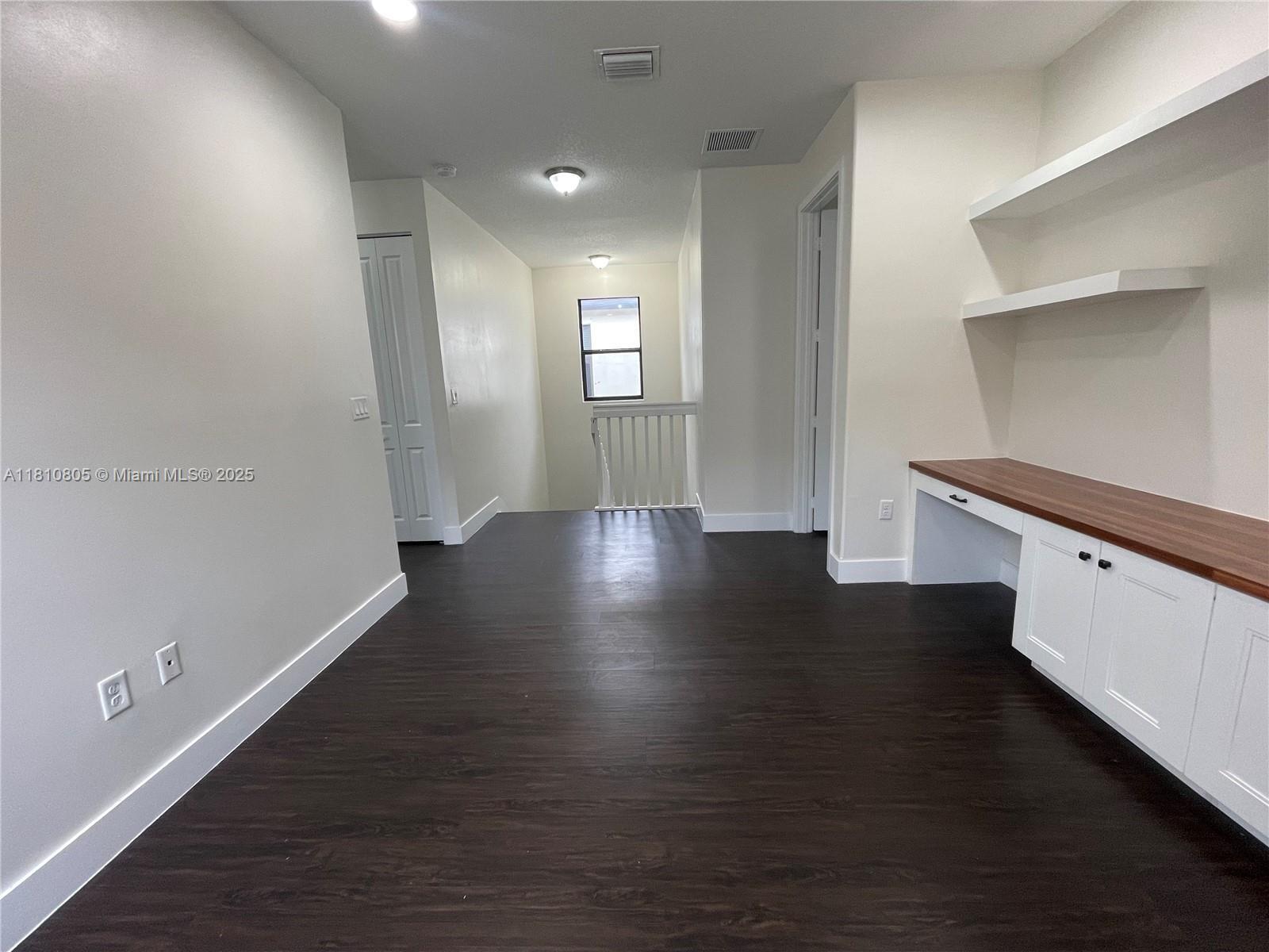 Building Photo - 3316 W 98th Pl