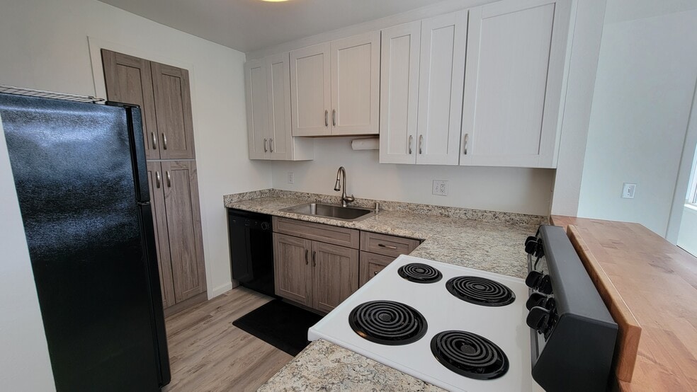 Building Photo - 1109 Wildrose Ct