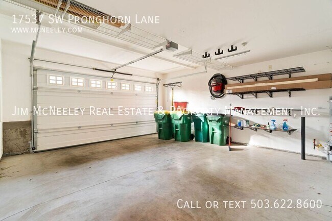 Building Photo - 17537 SW Pronghorn Ln