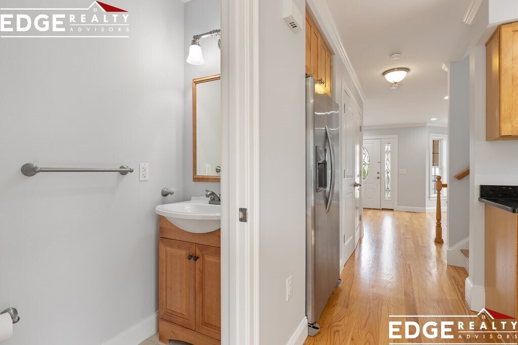 Building Photo - 58 Holton St