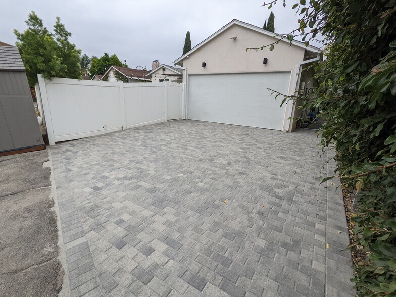 Building Photo - 4466 Sherman Oaks Cir
