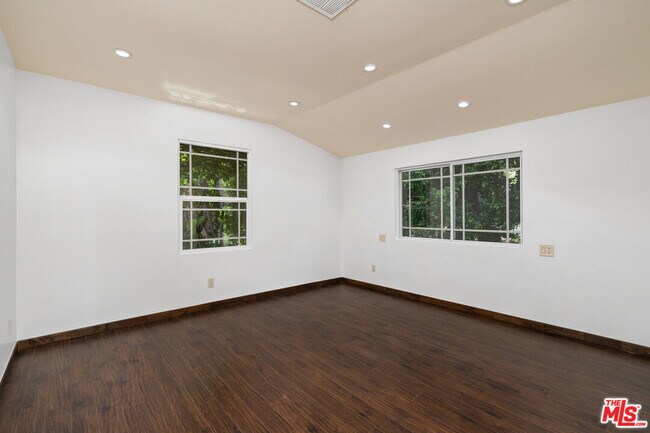 Building Photo - 10926 Alta View Dr
