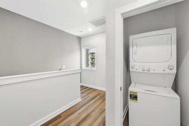 Building Photo - 5924 S Congress Ave