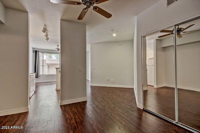 Building Photo - 1701 E Colter St