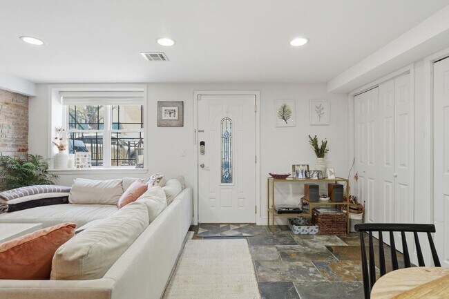 Building Photo - 405 Bloomfield St