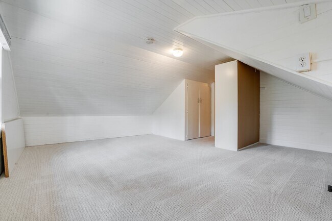 Building Photo - Newly Remodeled 2 Bed, 1 Bath Rental Home in SE Portland!