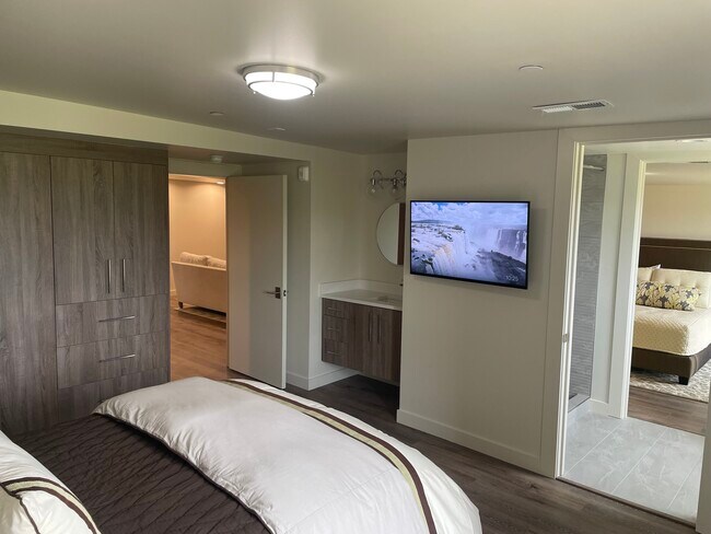 Building Photo - 4554 N Forestdale Dr