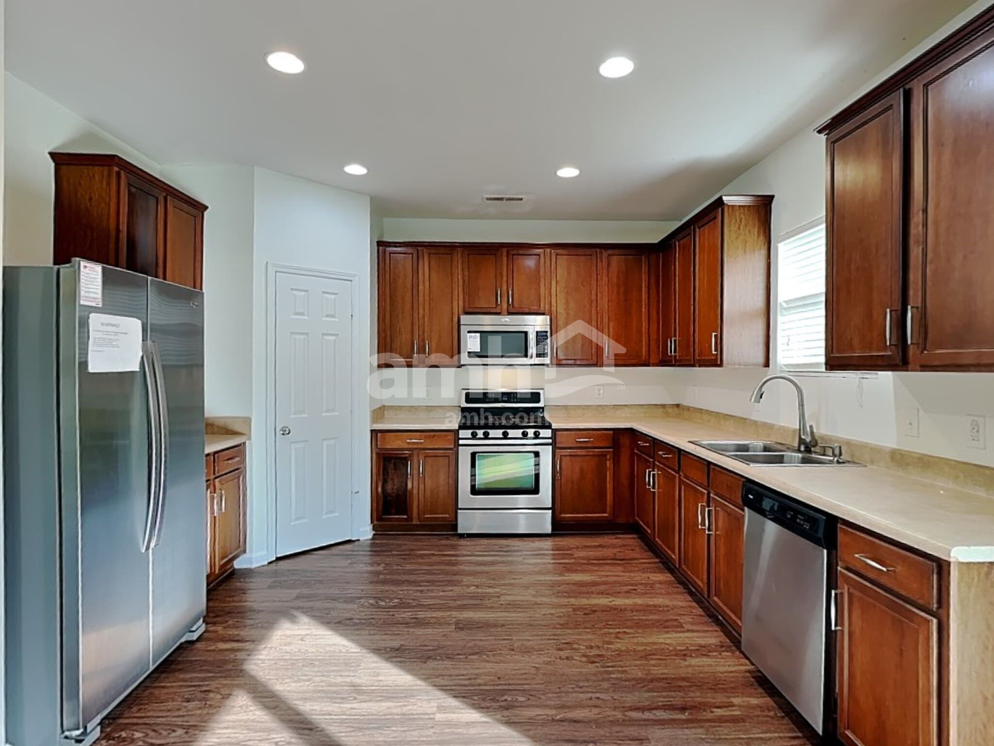 Building Photo - 3011 Gray Farm Rd