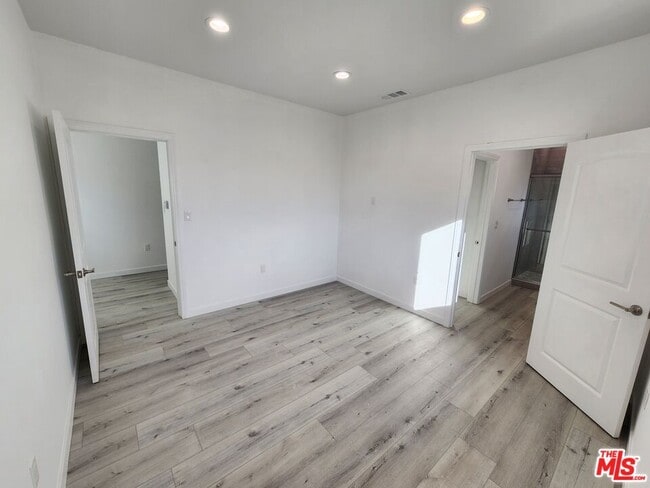 Building Photo - 11618 Balboa Blvd