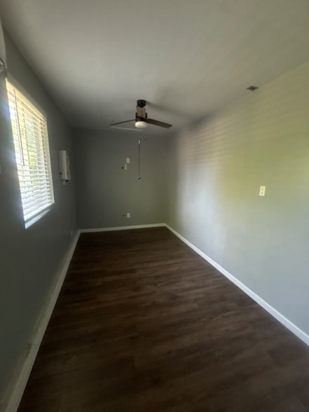 Building Photo - 31529 Amsterdam Rd